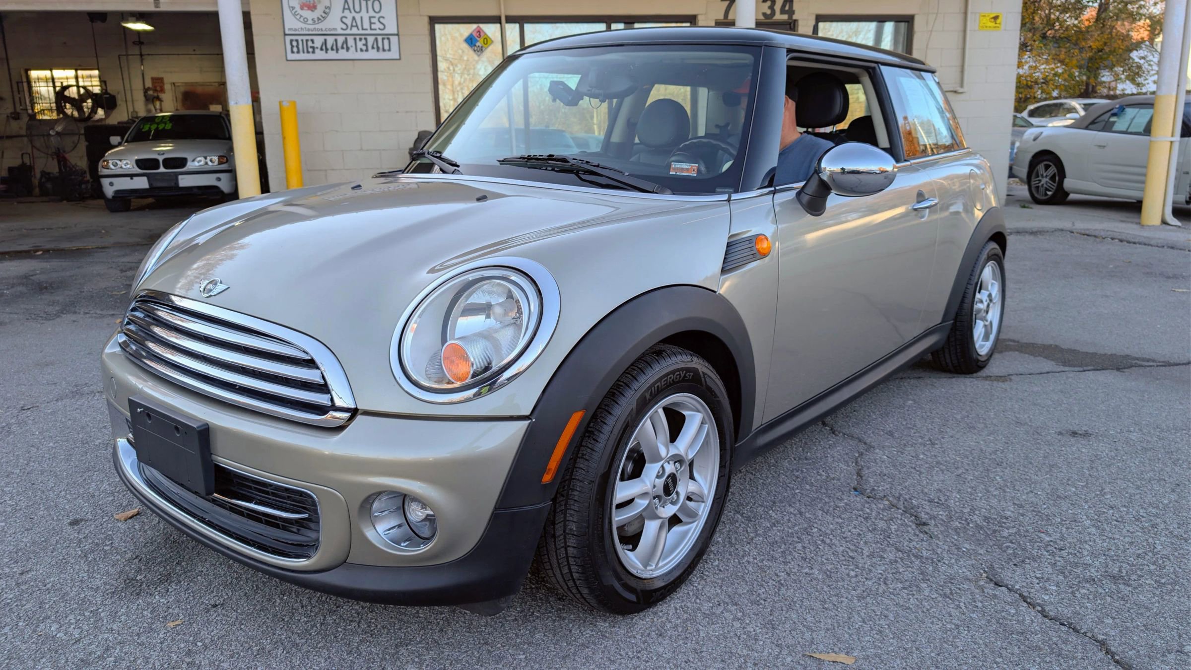 Used 2011 MINI Cooper Hardtop image 1