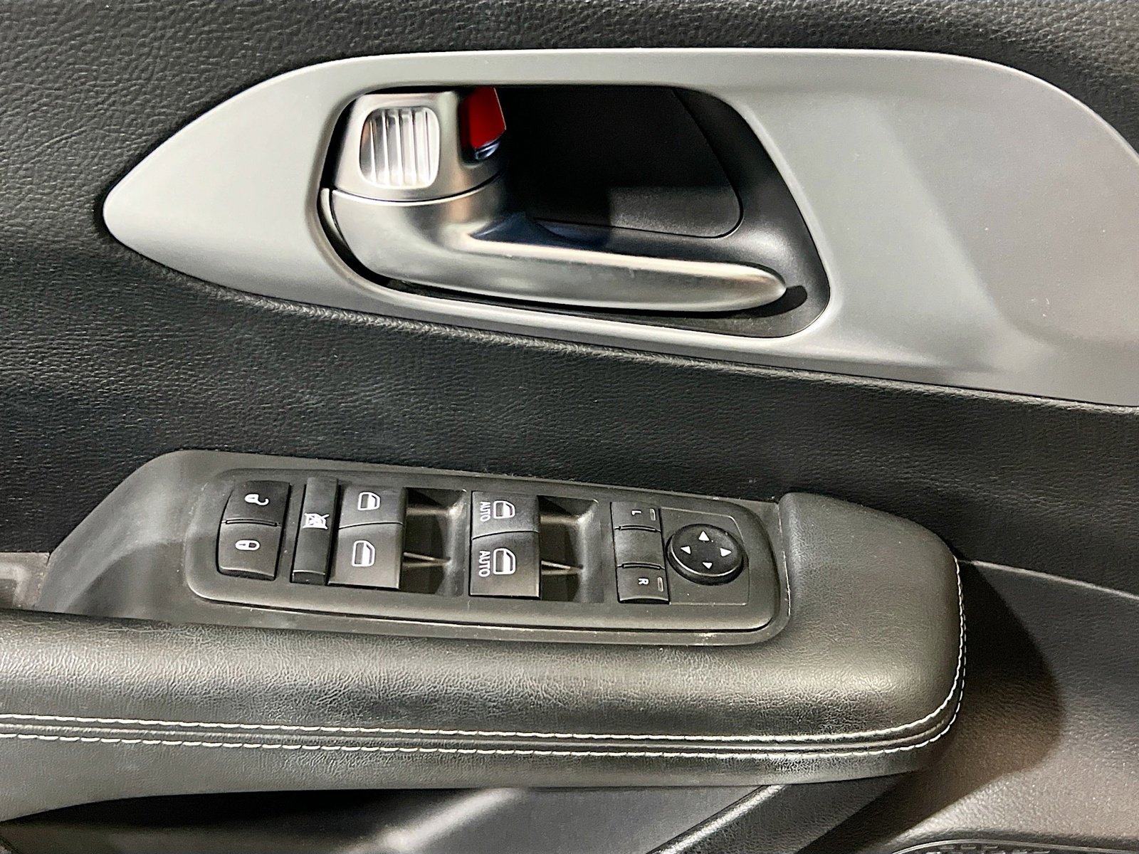 Used 2020 Chrysler Pacifica Touring w/ S Appearance Package image 13