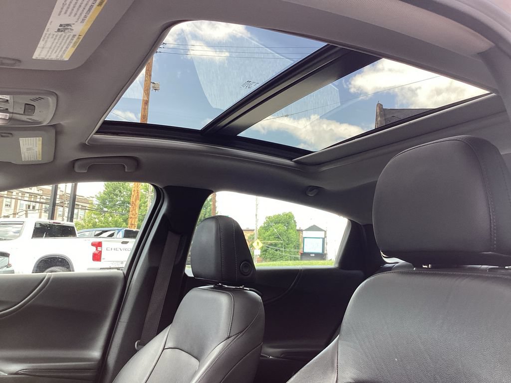 Used 2017 Chevrolet Malibu Premier w/ Premier Sun and Wheel Package FWD image 18