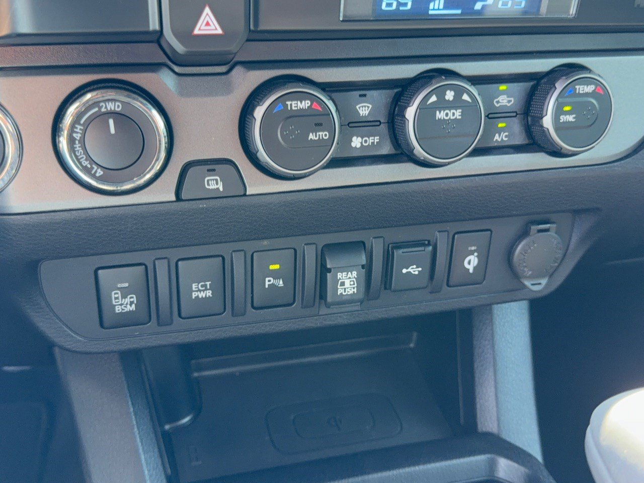 Used 2021 Toyota Tacoma TRD Sport w/ Technology Package AWD/4WD image 22