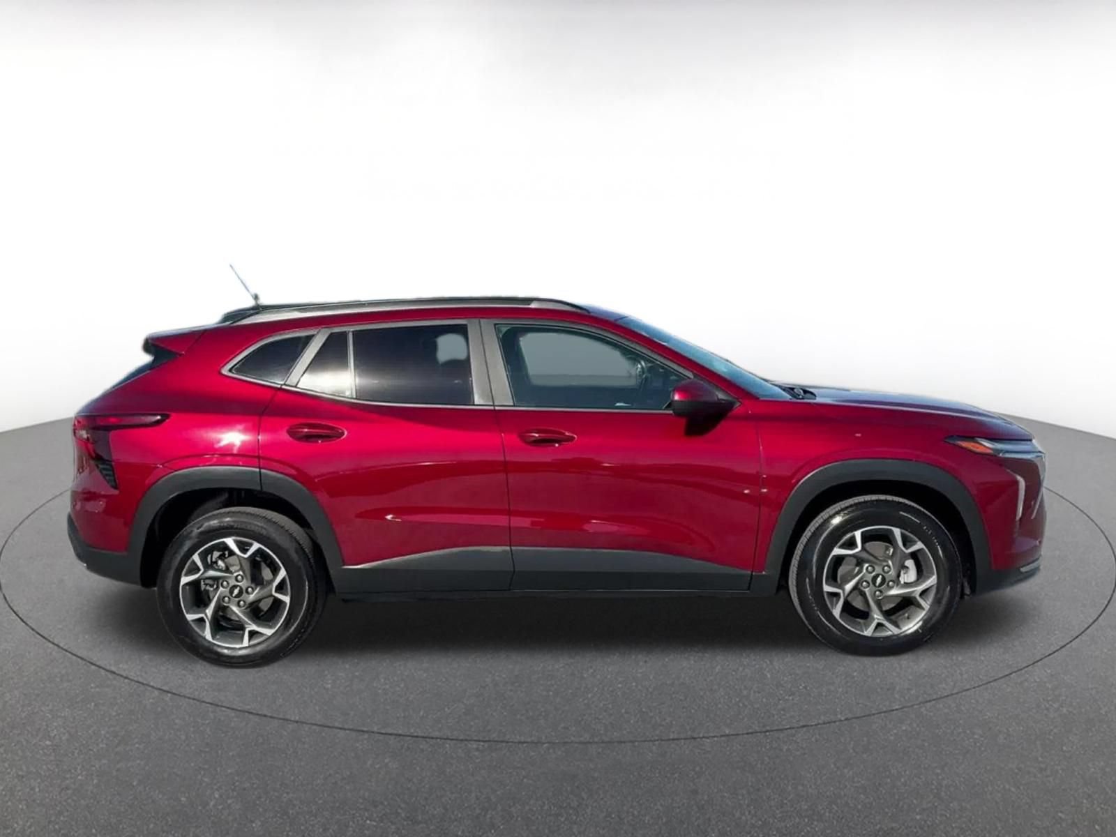 Used 2025 Chevrolet Trax LT w/ LT Convenience Package FWD image 13