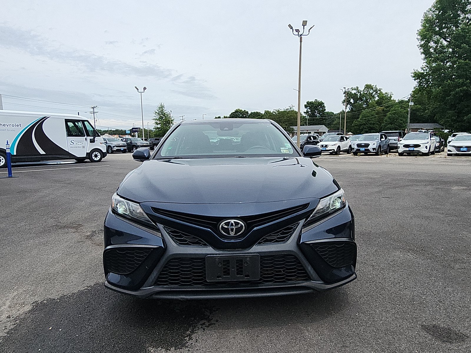 Used 2021 Toyota Camry SE w/ Convenience Package FWD image 8
