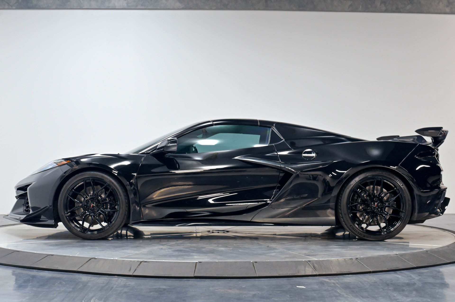 Used 2025 Chevrolet Corvette Z06 RWD image 56
