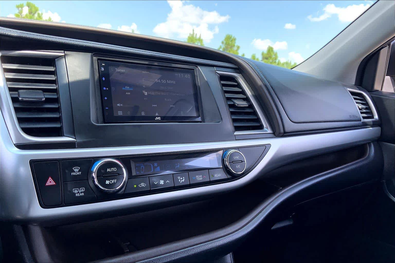 Used 2015 Toyota Highlander XLE FWD image 35