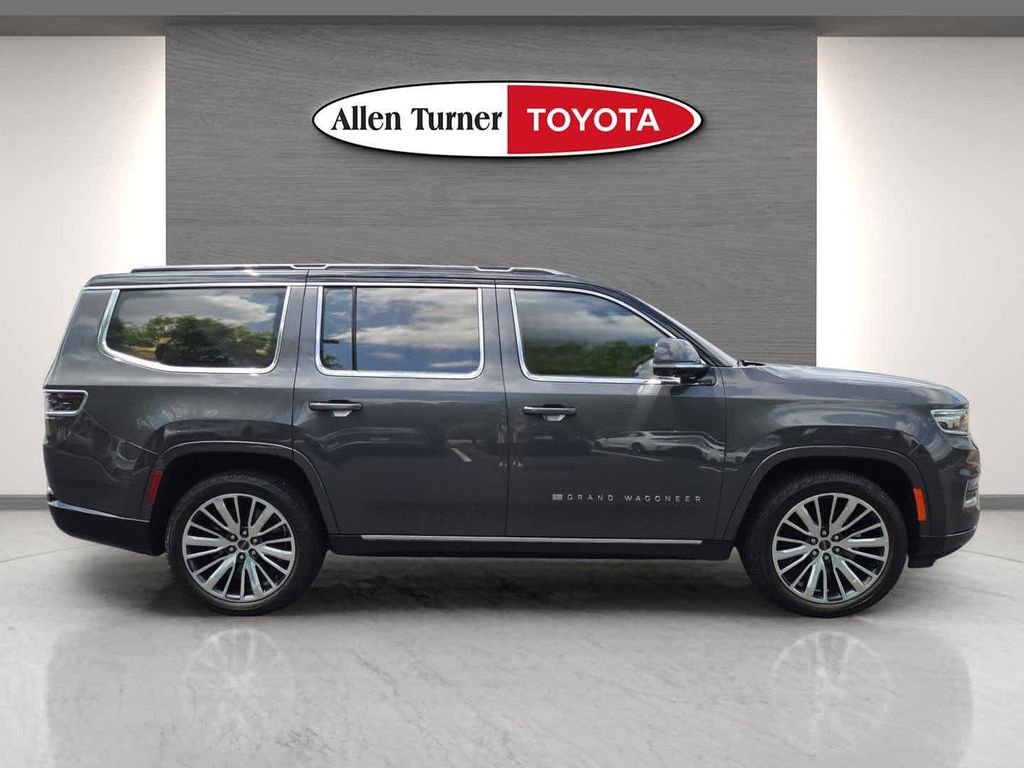 Used 2022 Jeep Grand Wagoneer Series III w/ HD Trailer Tow Package AWD/4WD image 5