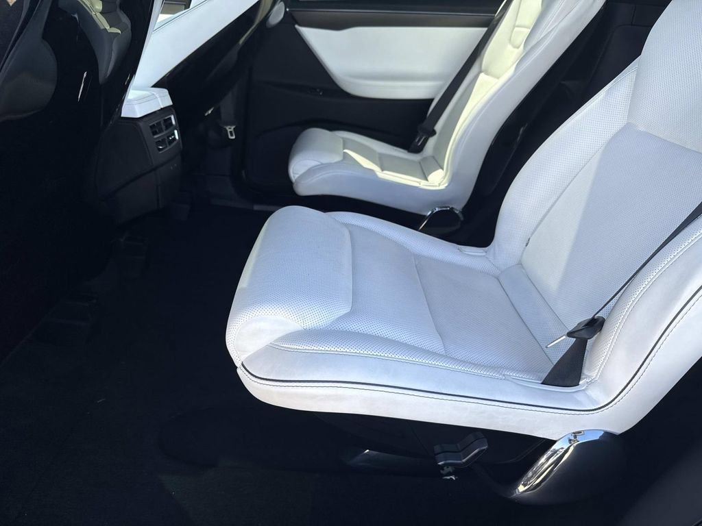 Used 2016 Tesla Model X Performance image 14