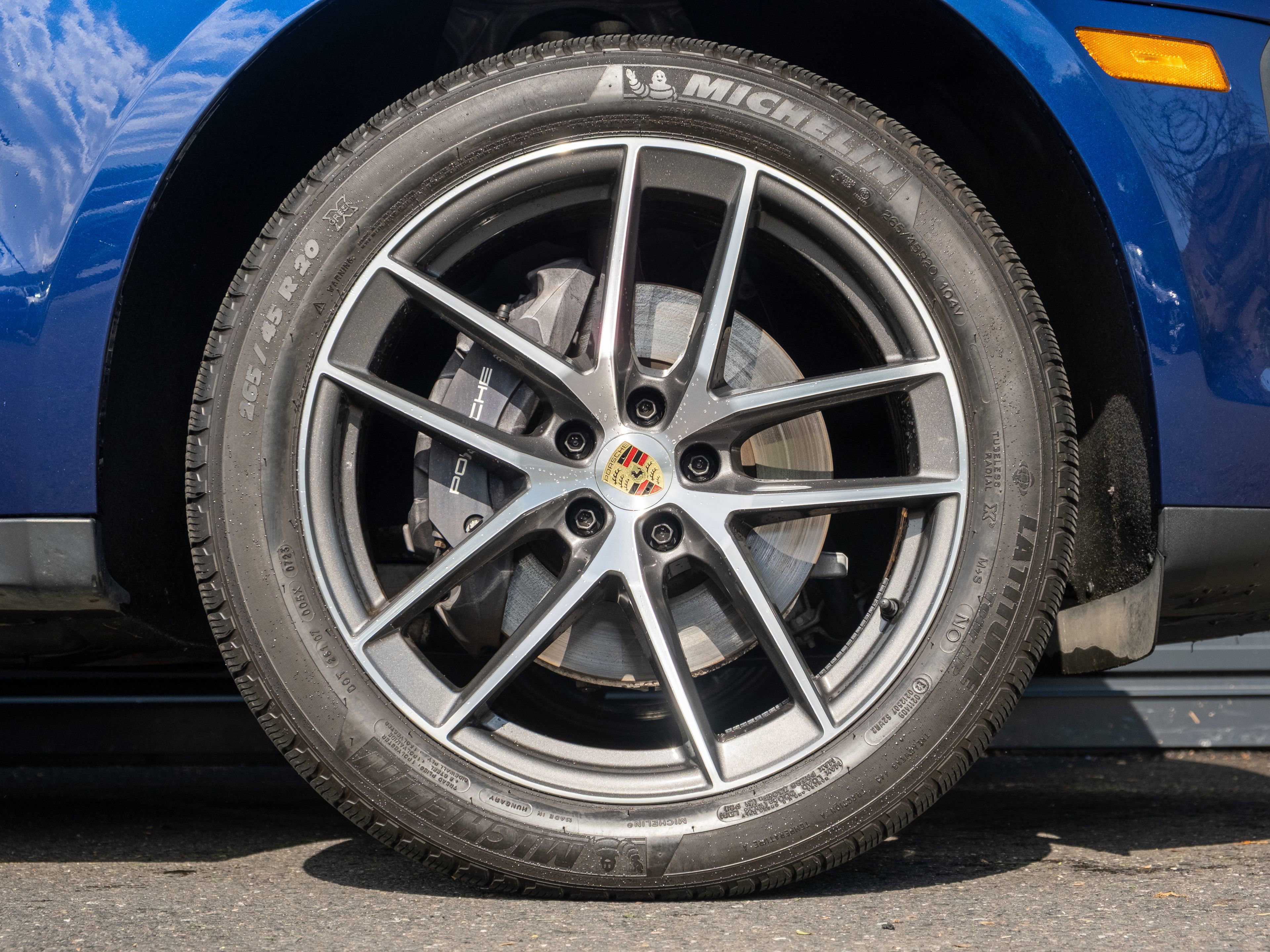 Certified 2023 Porsche Macan AWD/4WD image 15