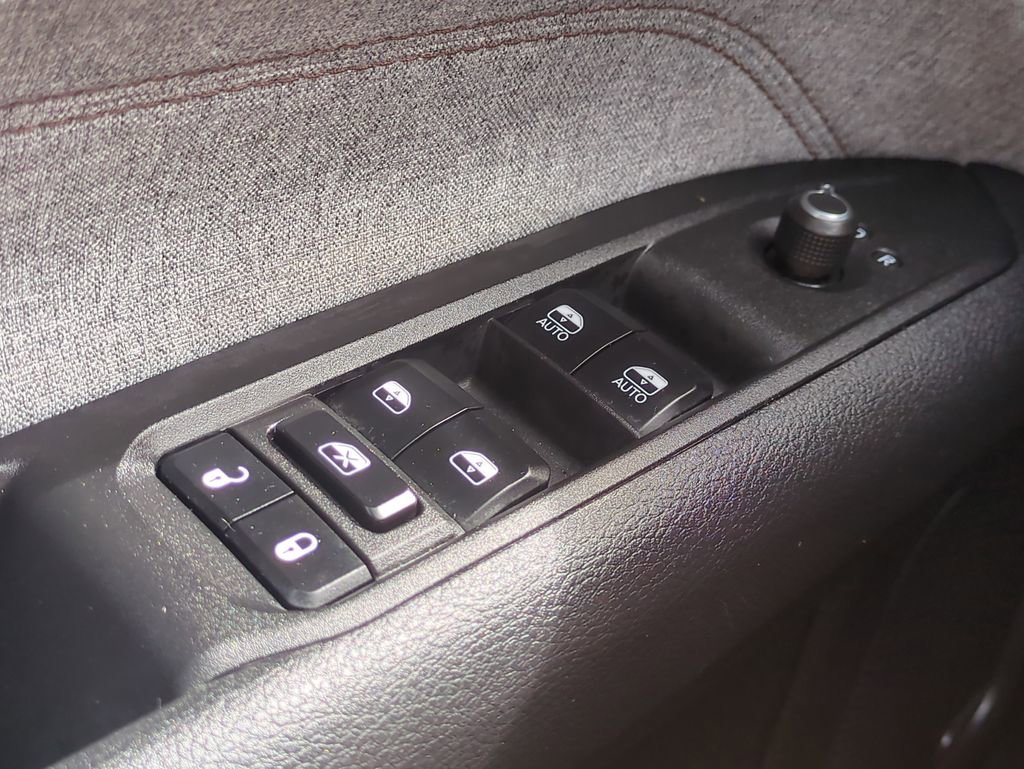 Used 2022 Jeep Compass Latitude w/ Sun and Sound Group AWD/4WD image 26