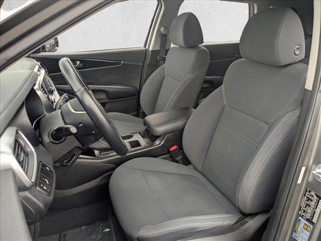 Used 2019 Kia Sorento LX w/ LX Convenience Package image 16