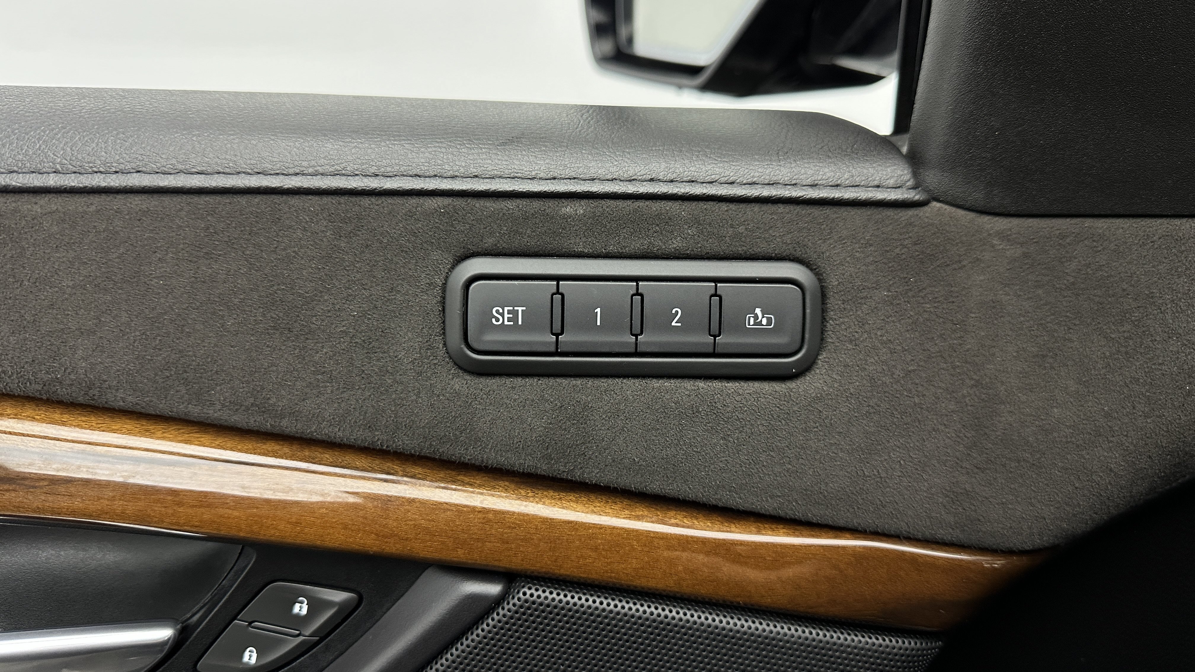 Used 2018 Cadillac Escalade ESV 4WD image 15