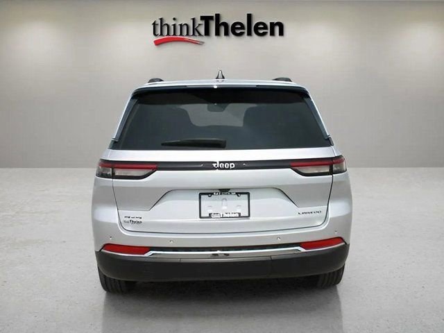 Used 2023 Jeep Grand Cherokee Laredo image 6