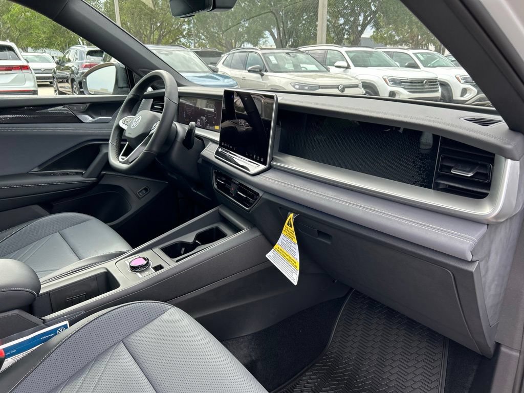 New 2026 Volkswagen Tiguan SE R-Line FWD image 42