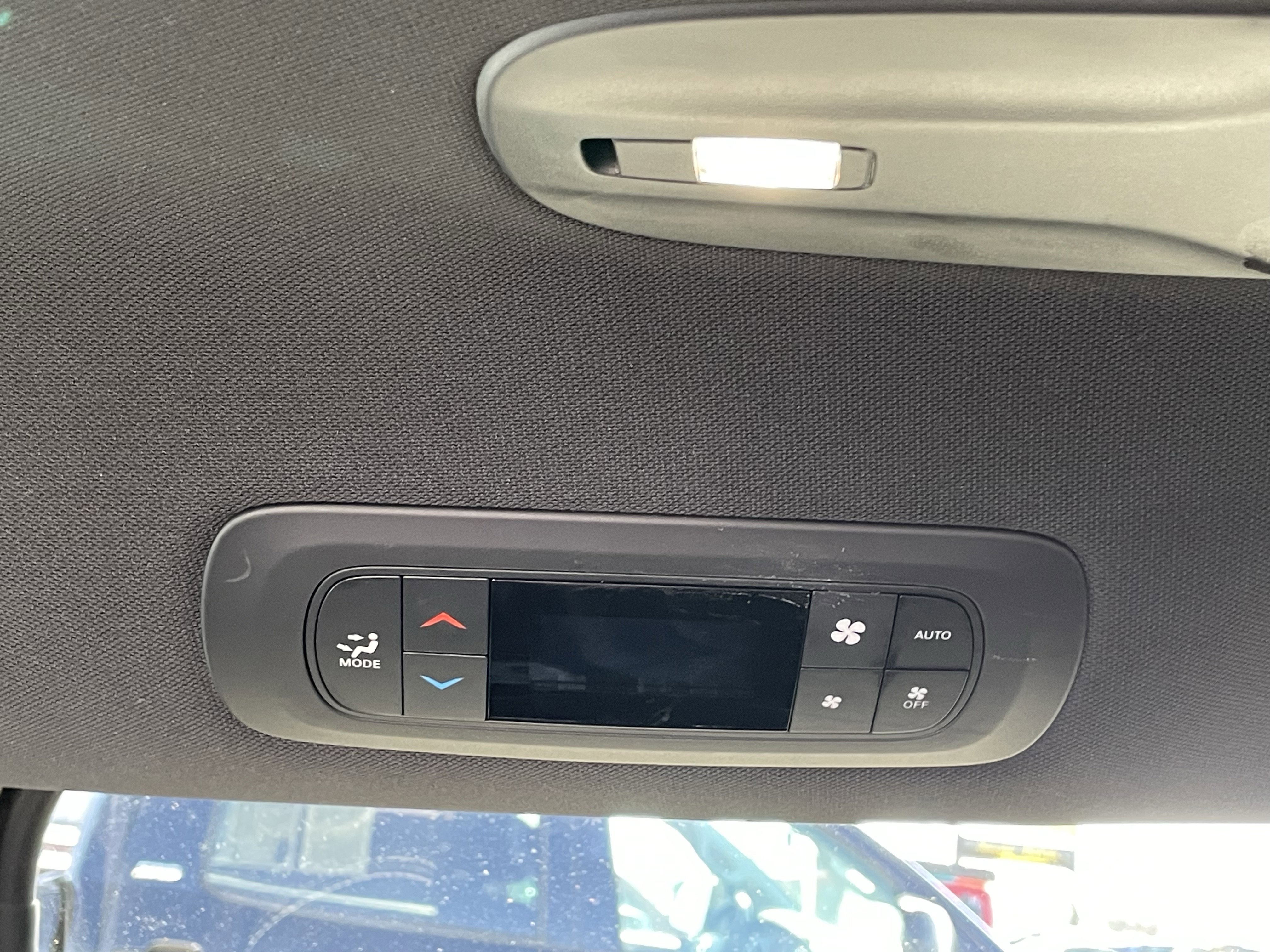 Used 2025 Chrysler Pacifica Select image 27