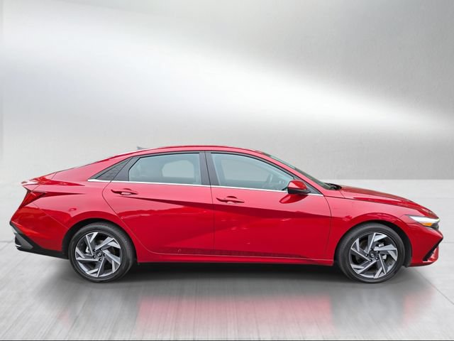 Certified 2025 Hyundai Elantra SEL FWD image 2