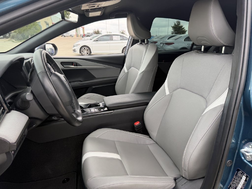 Used 2025 Toyota Camry SE w/ Convenience Package FWD image 26