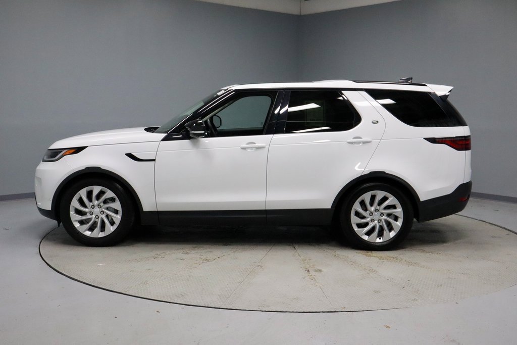 Used 2024 Land Rover Discovery S image 8