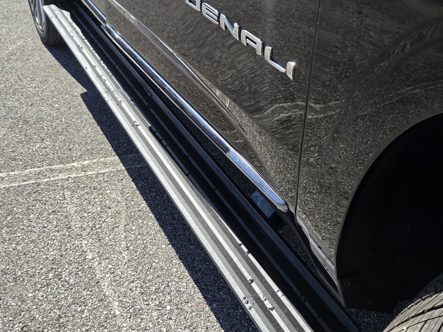 New 2026 GMC Yukon XL Denali Ultimate w/ LPO, Floor Liner Package AWD/4WD image 24