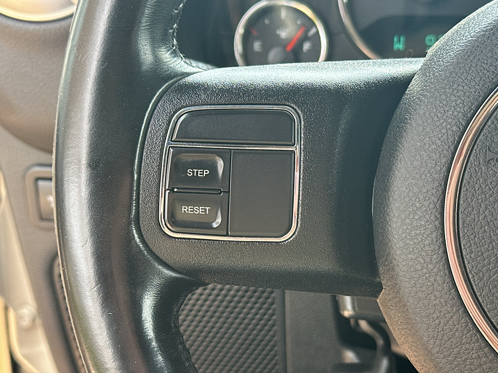 Used 2017 Jeep Wrangler Rubicon w/ Power Convenience Group AWD/4WD image 14