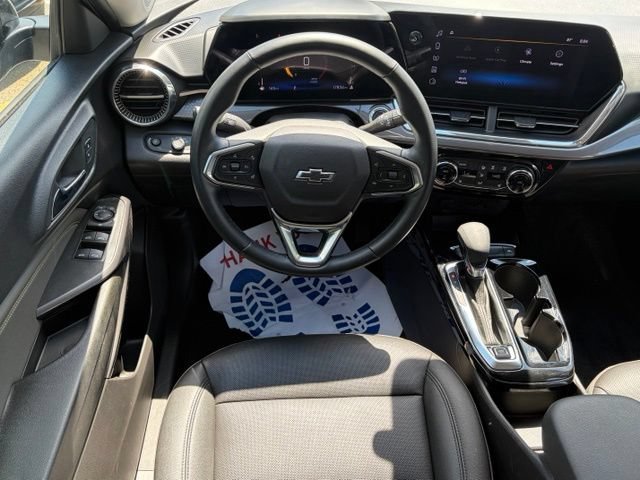 Used 2025 Chevrolet Trax ACTIV w/ Driver Confidence Package FWD image 32