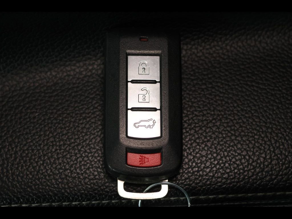 Used 2016 Mitsubishi Outlander SEL AWD/4WD image 26