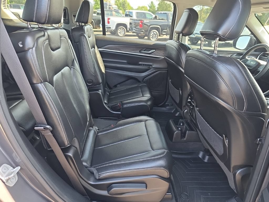 Used 2023 Jeep Grand Cherokee L Limited AWD/4WD image 25