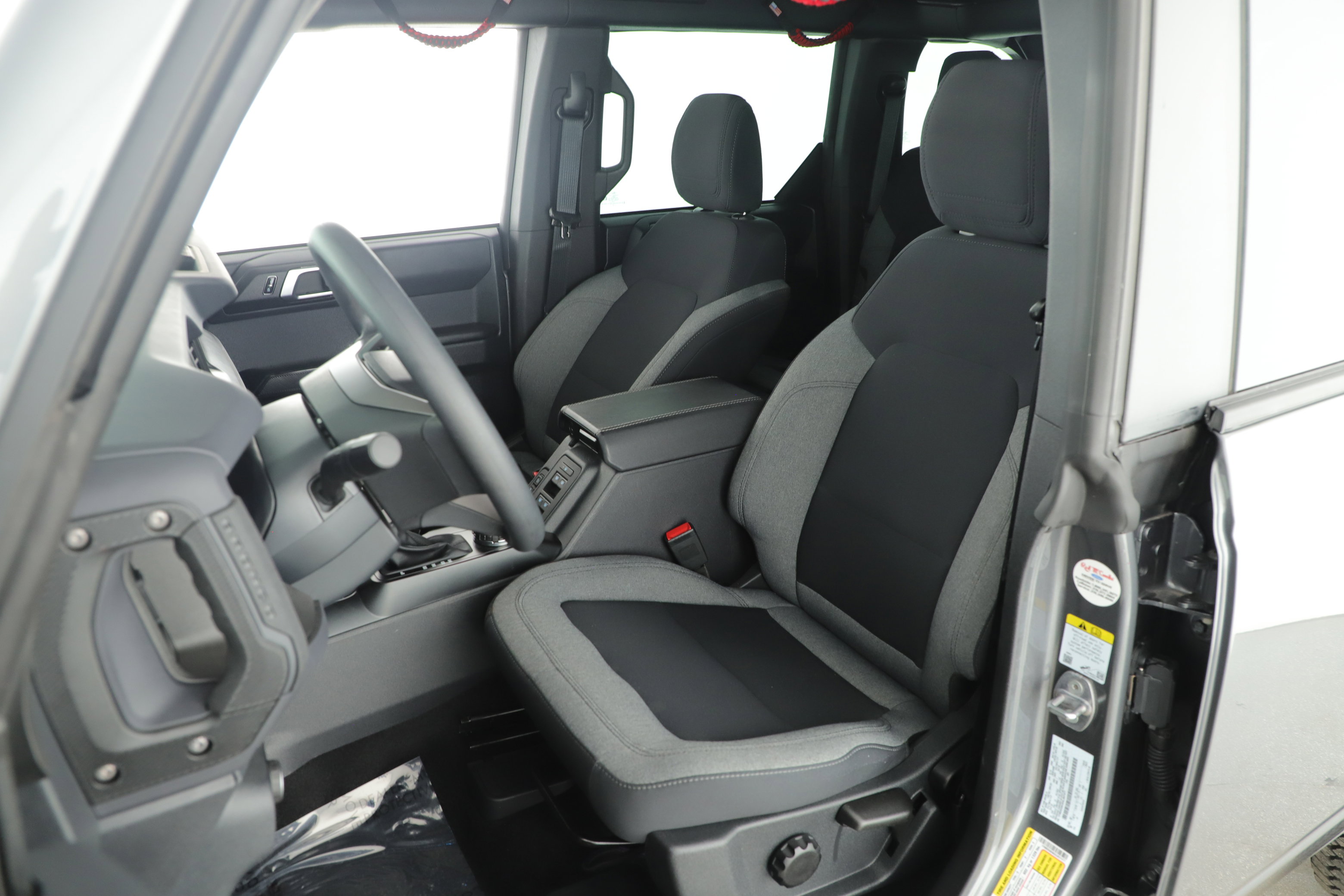 Used 2025 Ford Bronco Badlands image 6