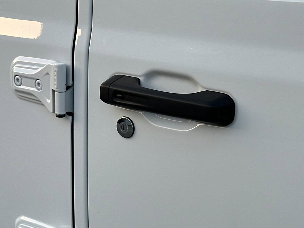 Used 2022 Jeep Wrangler Unlimited Sahara AWD/4WD image 8