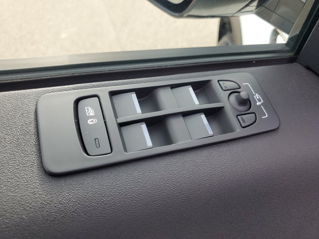 Used 2026 Land Rover Discovery Sport Landmark AWD/4WD image 8