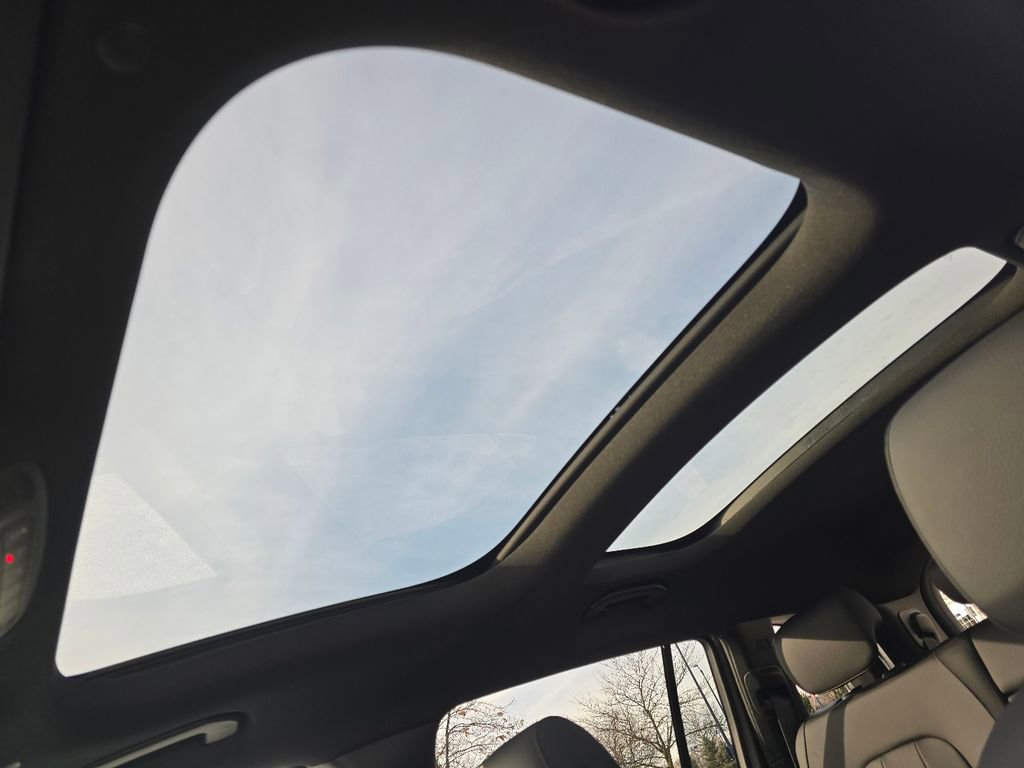 New 2026 Mercedes-Benz GLB 250 4MATIC image 3