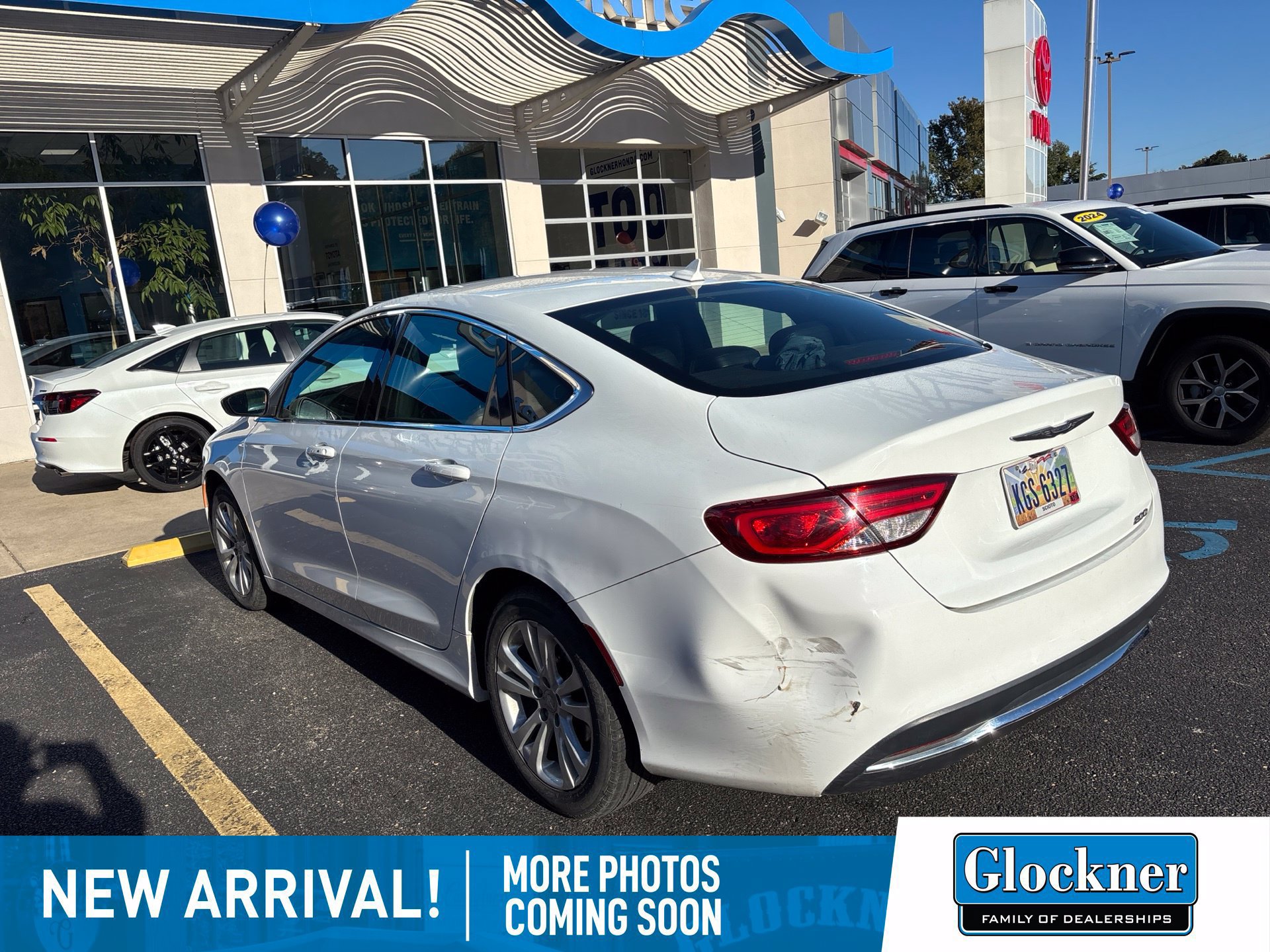 Used 2016 Chrysler 200 Limited Platinum w/ Comfort & Convenience Group FWD image 5