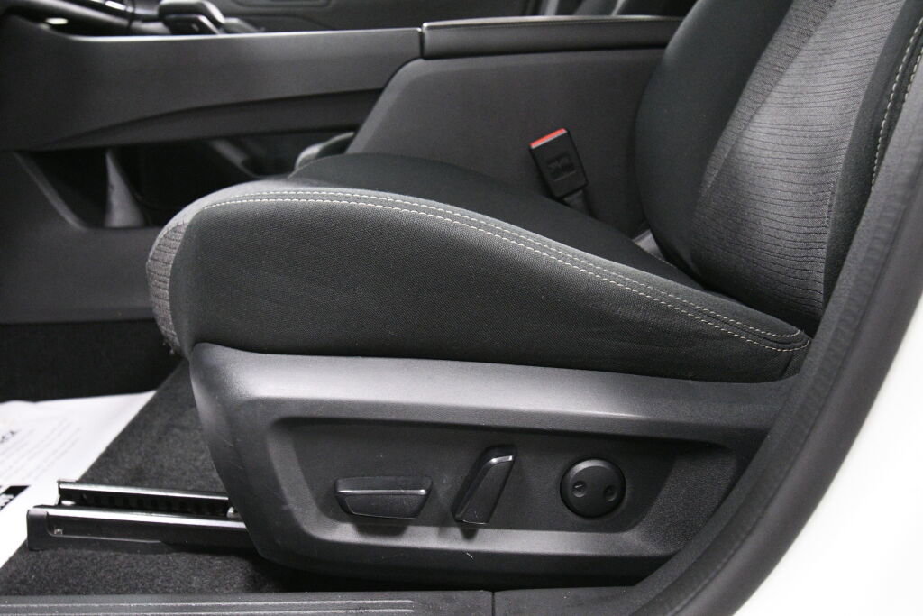 Used 2021 Nissan Rogue SV image 11