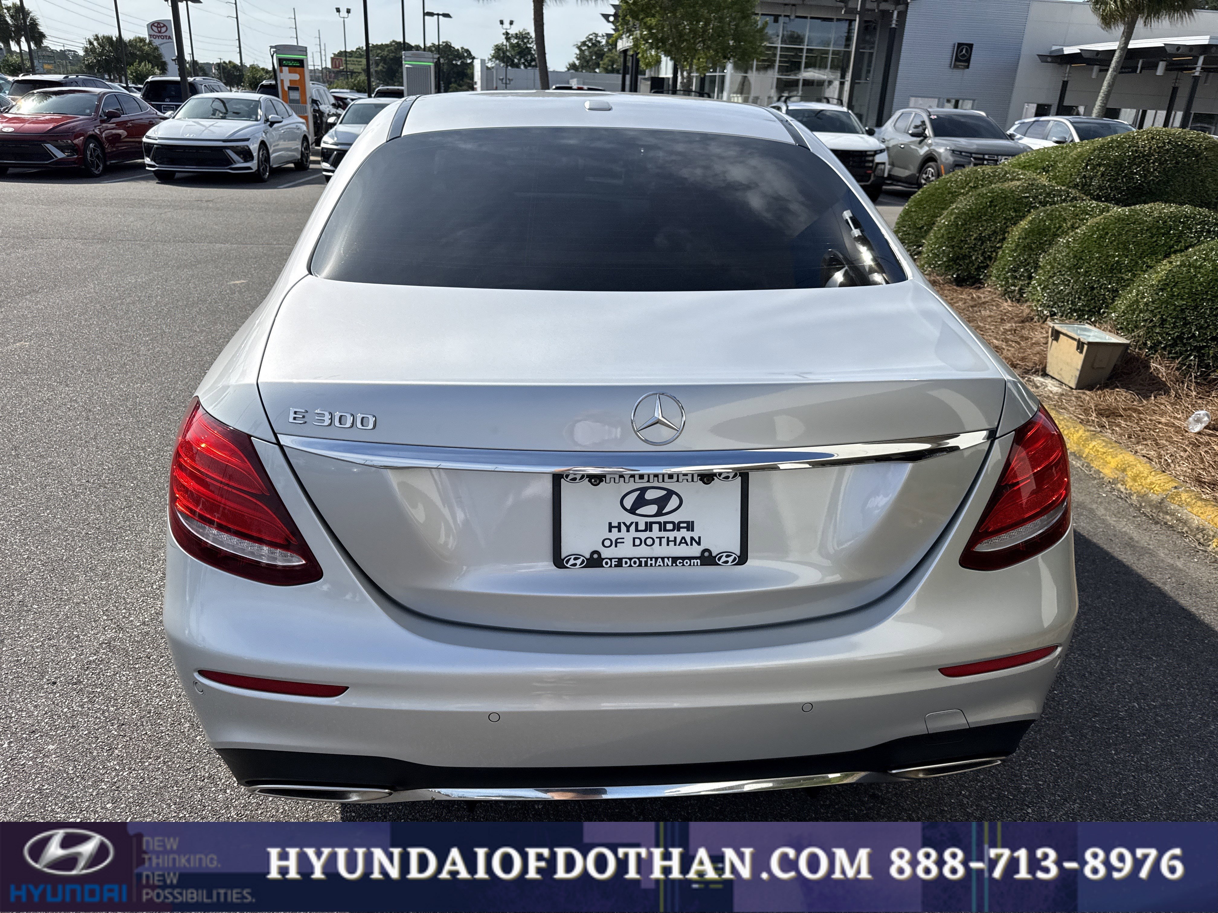 Used 2017 Mercedes-Benz E 300 image 3