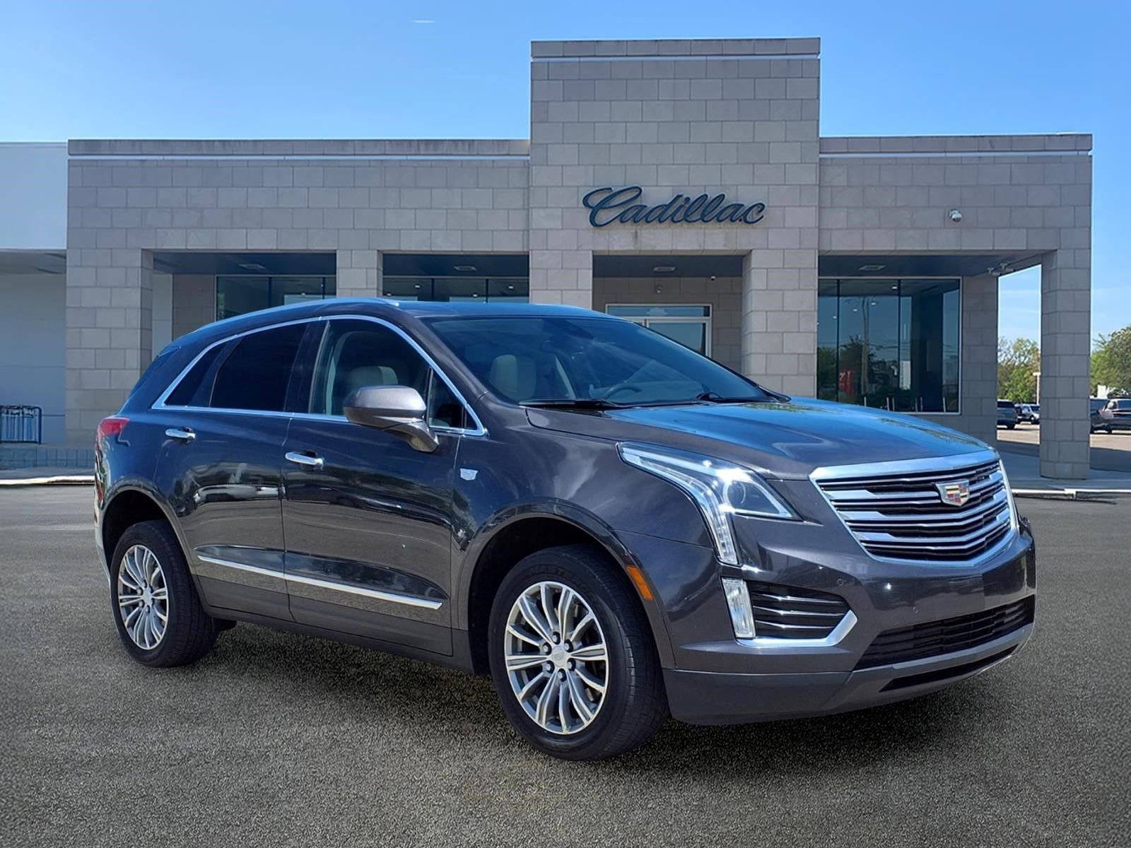 Used 2018 Cadillac XT5 Luxury w/ Driver Awareness Package AWD/4WD image 3