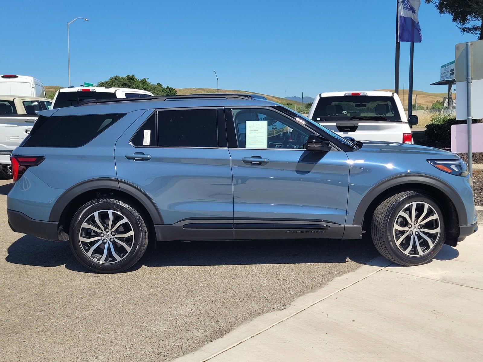 Used 2026 Ford Explorer ST-Line image 3