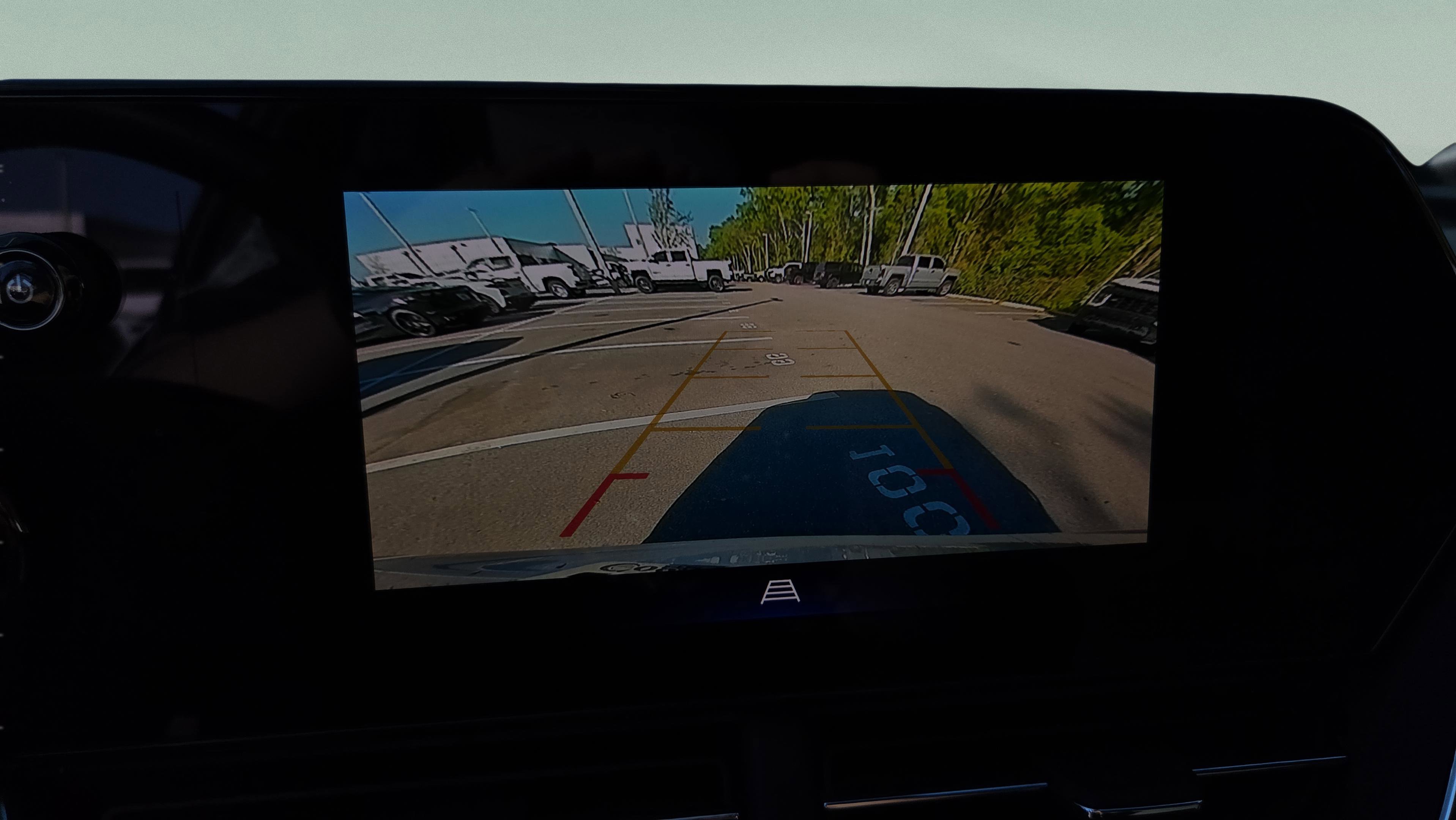 Used 2025 Chevrolet Trax RS FWD image 23