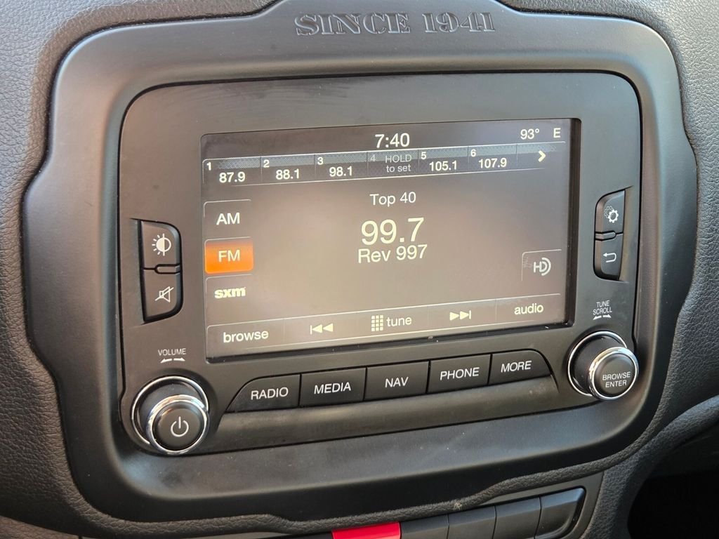 Used 2015 Jeep Renegade Latitude w/ Popular Equipment Group FWD image 28