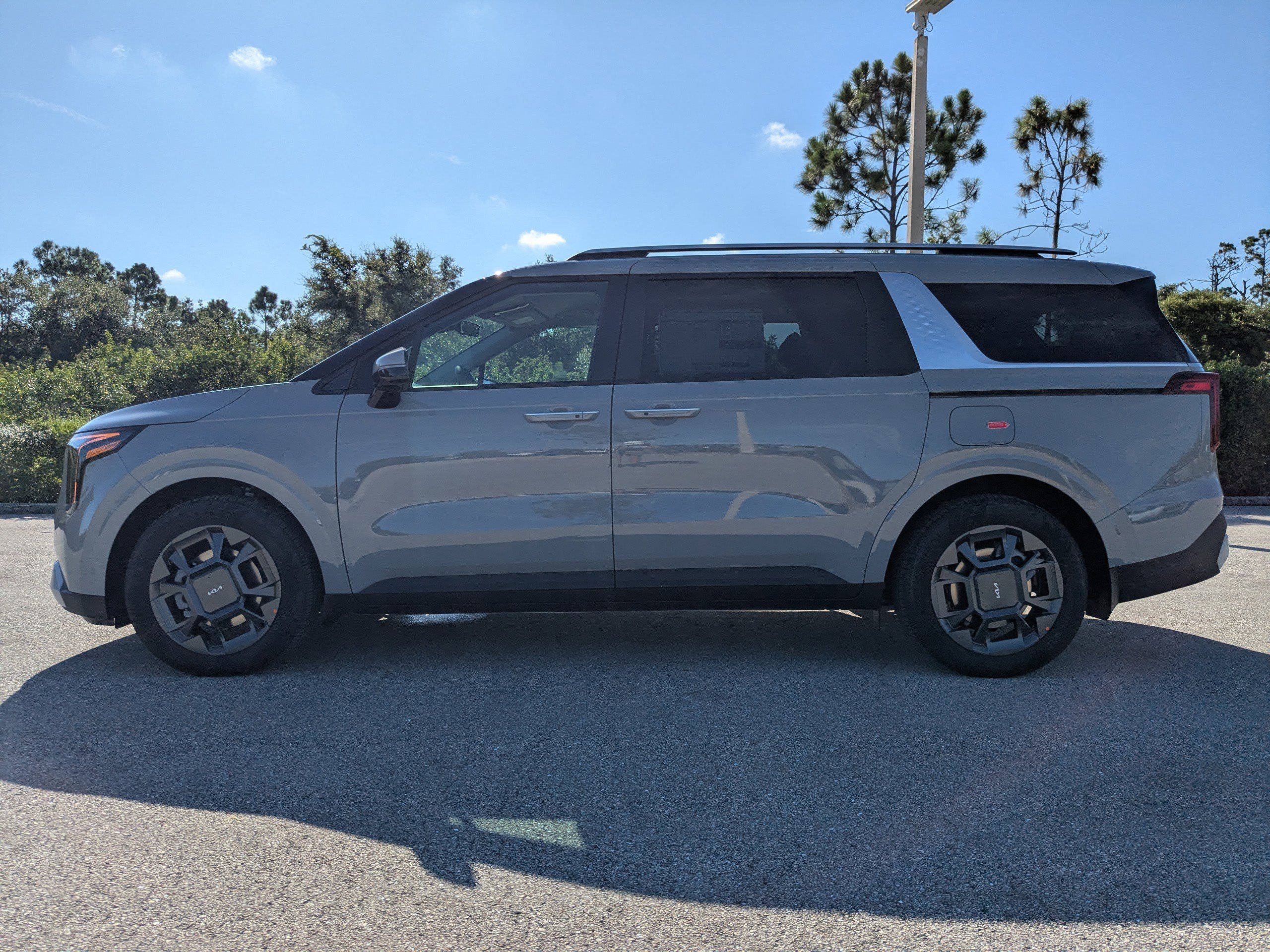 New 2026 Kia Carnival EX image 8