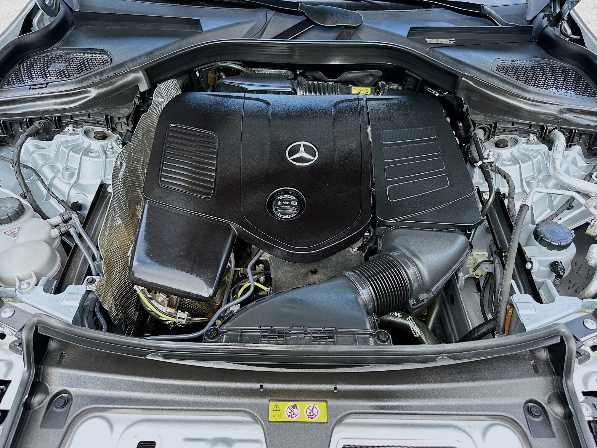 Used 2025 Mercedes-Benz GLC 300 4MATIC image 32