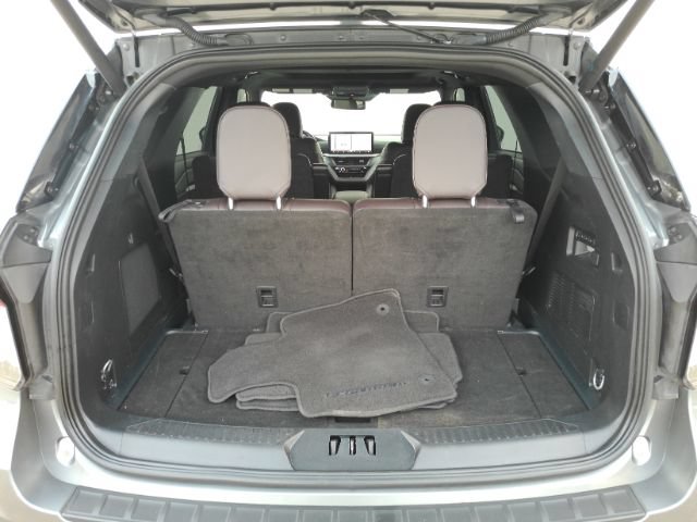 Used 2025 Ford Explorer Platinum w/ LUX Leather Package AWD/4WD image 9