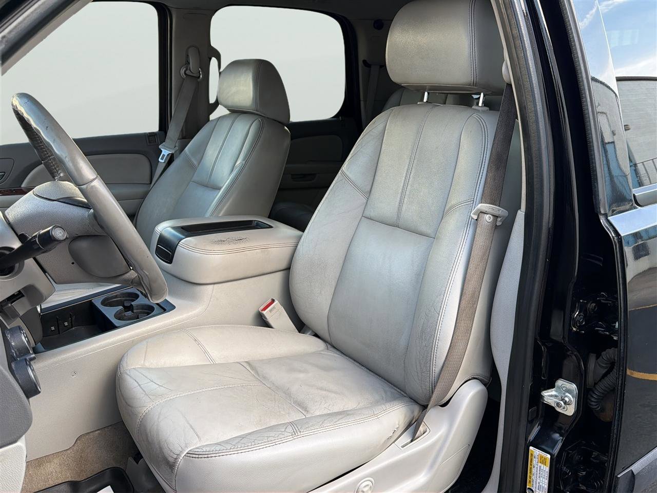 Used 2007 Chevrolet Tahoe LTZ w/ LTZ Preferred Equipment Group AWD/4WD image 13