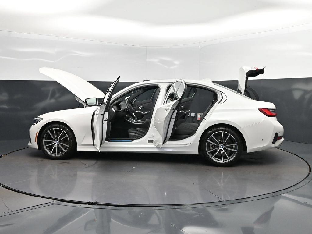Used 2020 BMW 330i Sedan w/ Executive Package RWD image 46