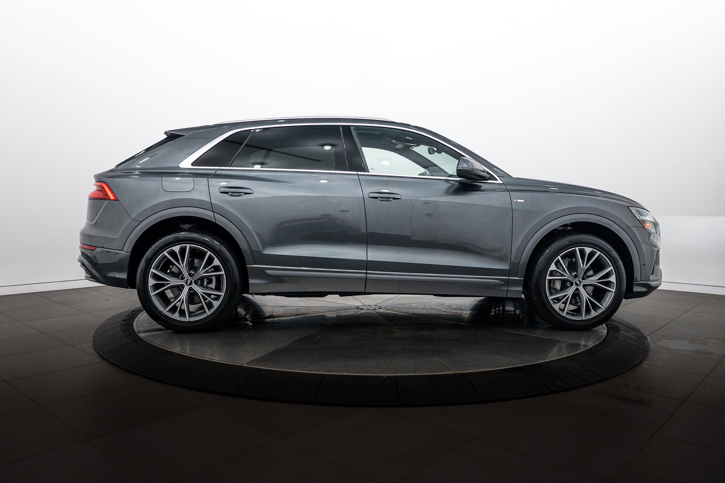 Used 2021 Audi Q8 Premium Plus AWD/4WD image 3