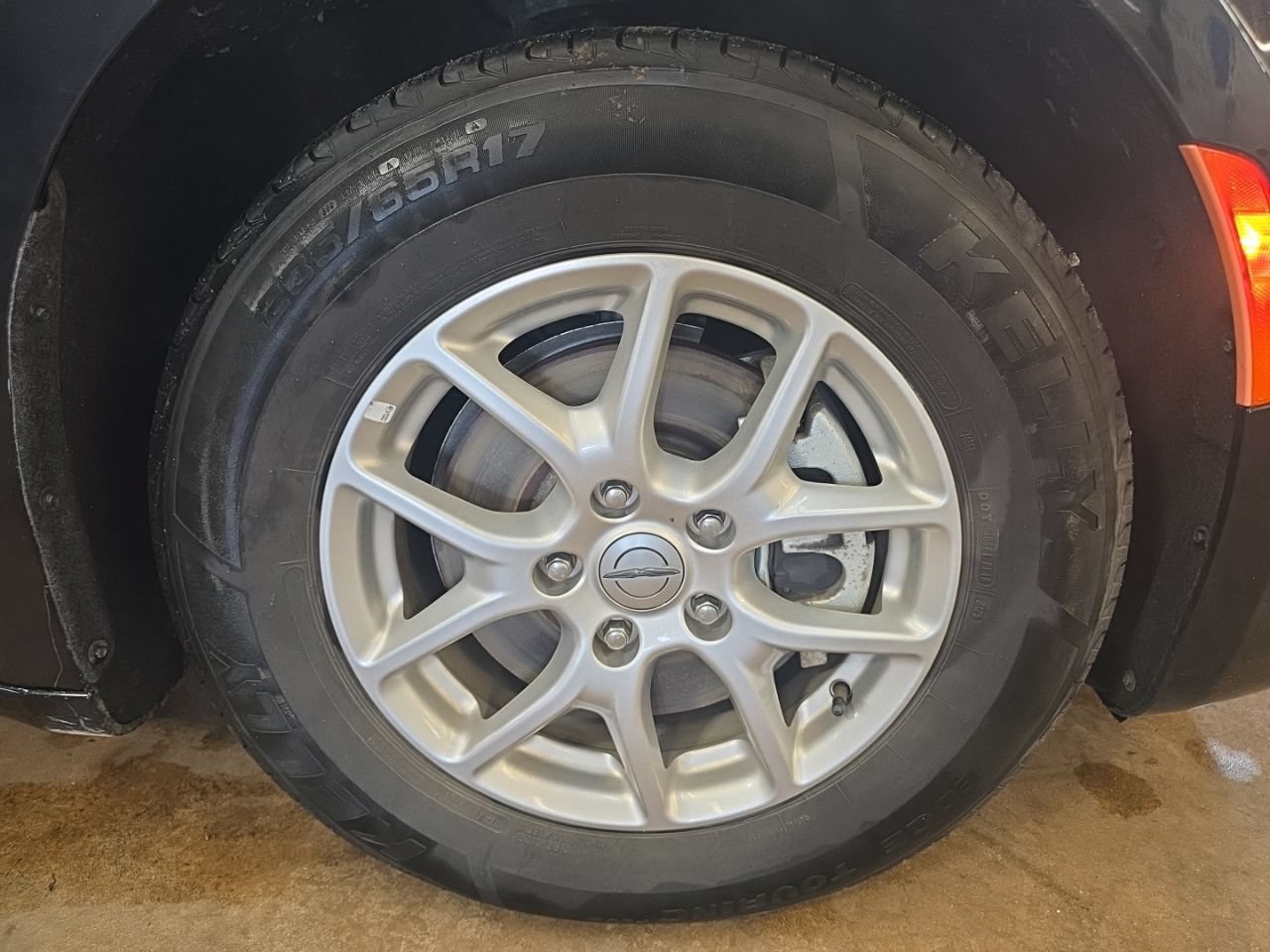 Used 2024 Chrysler Pacifica Touring-L FWD image 36