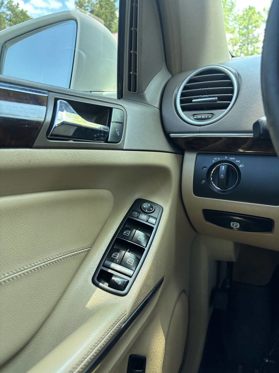 Used 2011 Mercedes-Benz GL 320 BlueTEC 4MATIC image 16