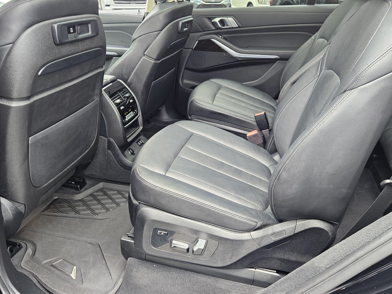 Used 2020 BMW X7 xDrive40i w/ Luxury Seating Package AWD/4WD image 11