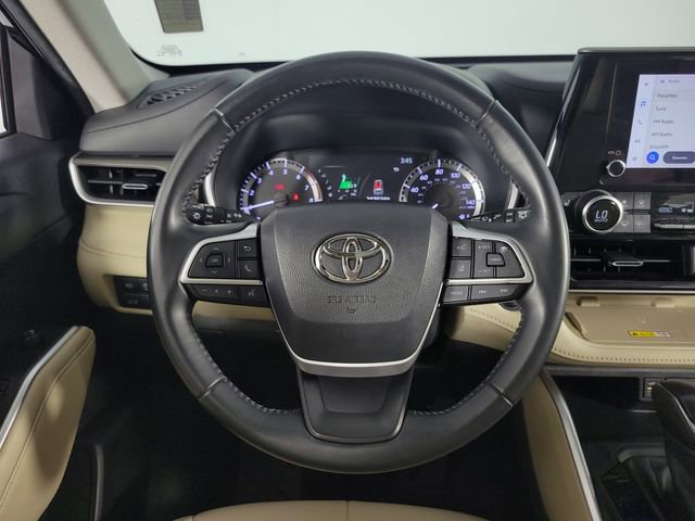 Used 2023 Toyota Highlander XLE FWD image 24