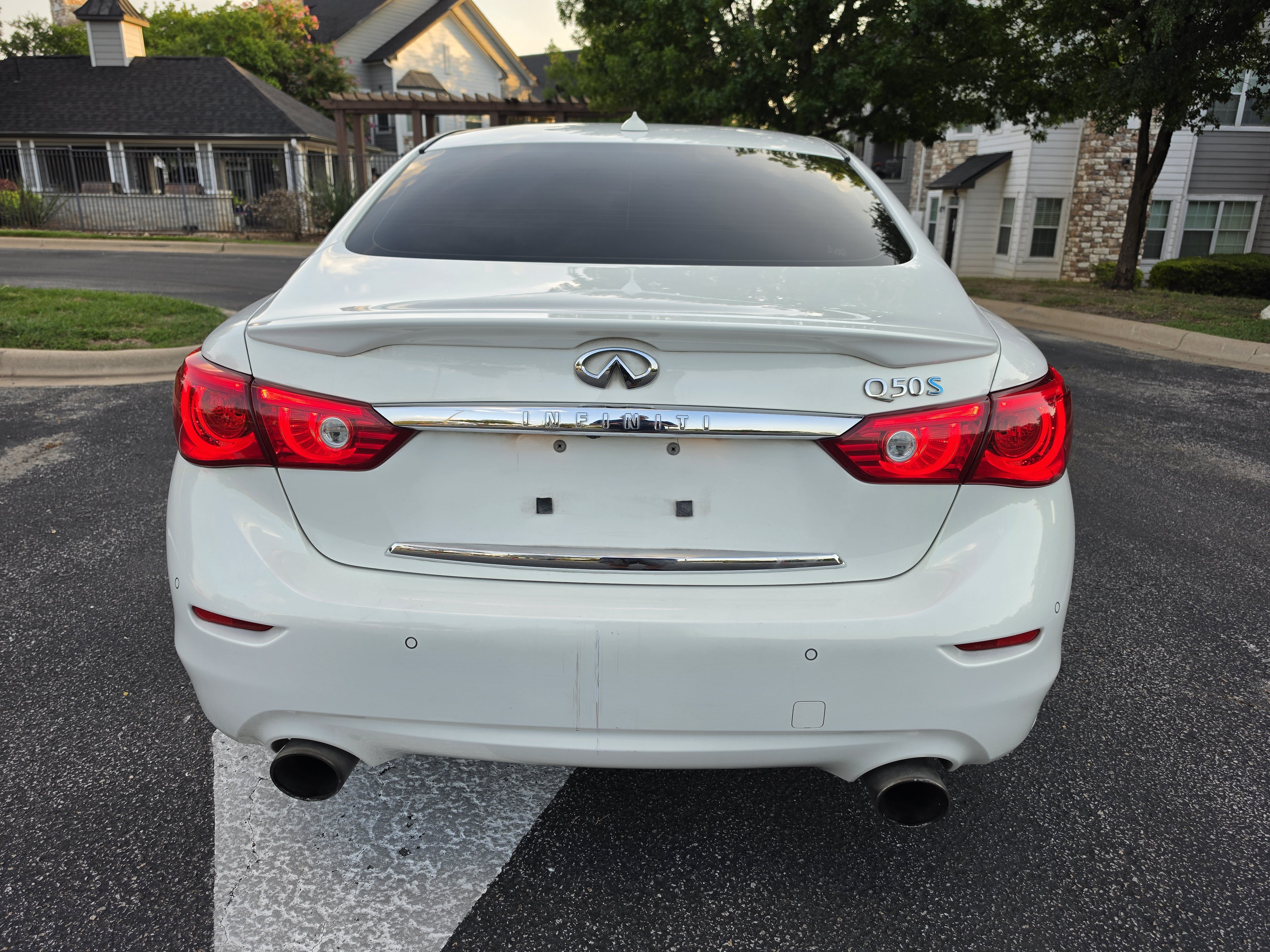 Used 2014 INFINITI Q50 Hybrid w/ Deluxe Technology Package RWD image 6