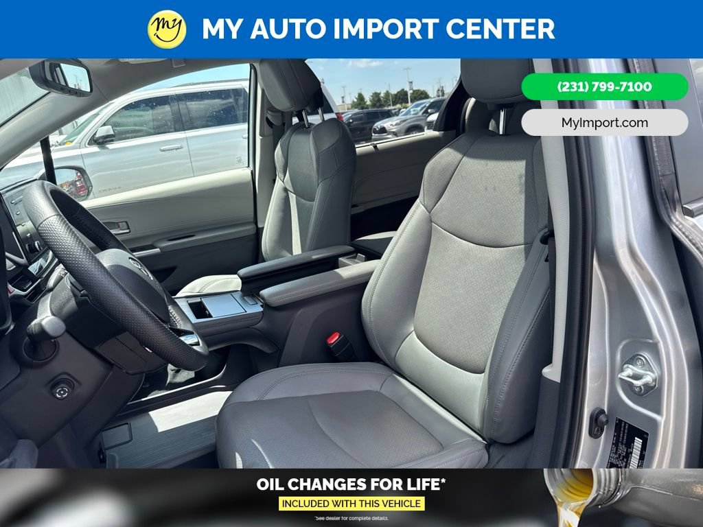 Used 2022 Toyota Sienna Limited AWD/4WD image 7