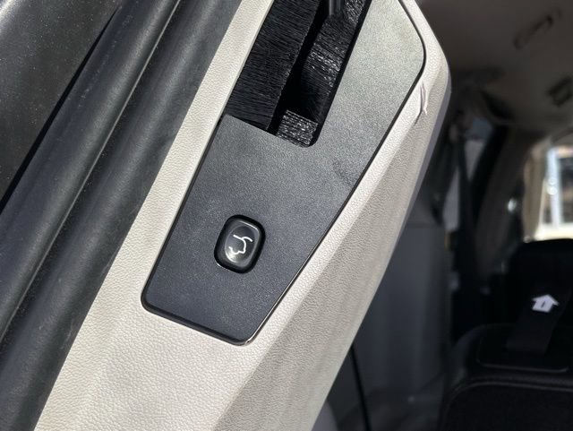 Used 2015 Chrysler Town & Country Touring w/ Driver Convenience Group image 11