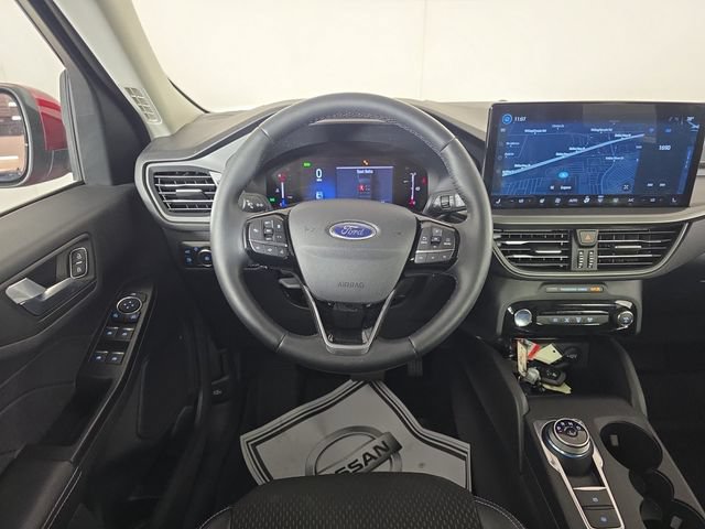 Used 2025 Ford Escape SE w/ Class II Trailer Tow Package FWD image 18